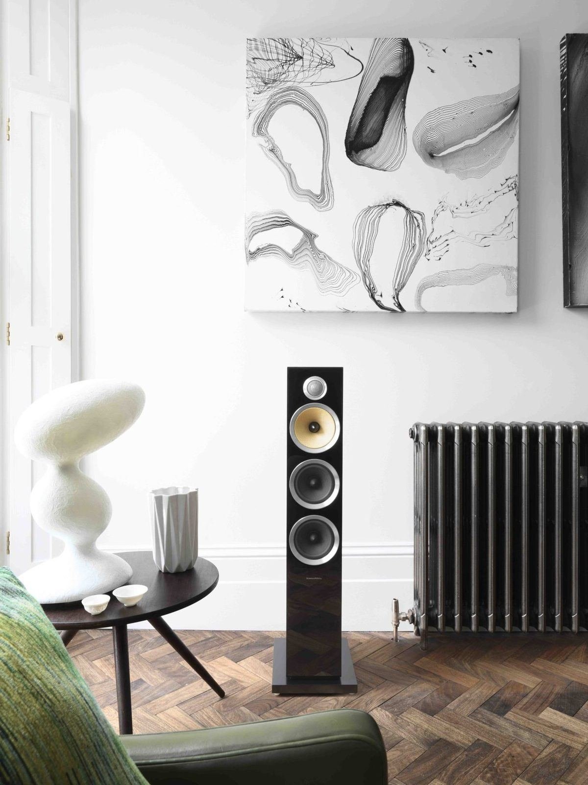 Living room with a floorstanding loudspeaker on herringbone parquet